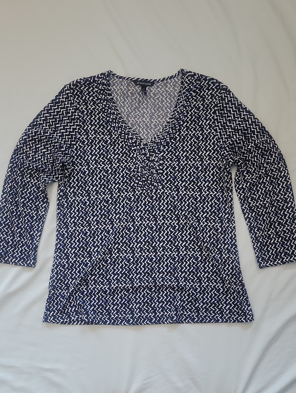 41 Hawthorn Navy and White Zigzag V-Neck Long Sleeve Top